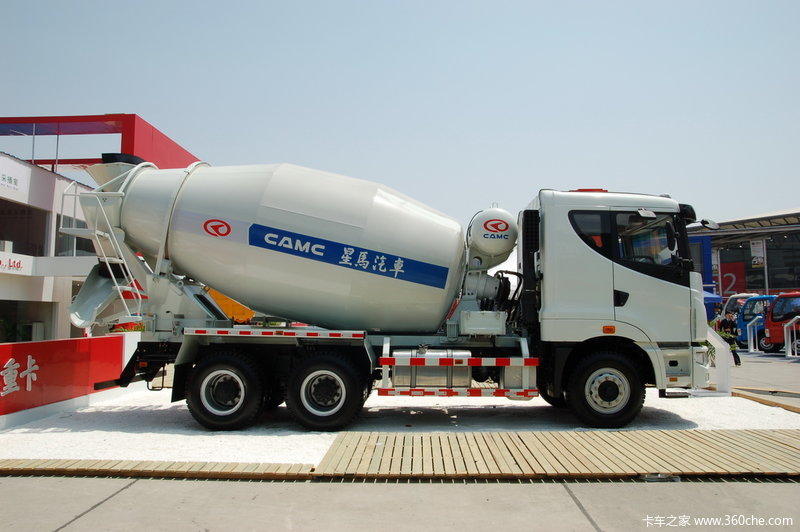 第十三届上海国际车展 华菱重卡卡车展台 华菱6x4 搅拌车文章频道