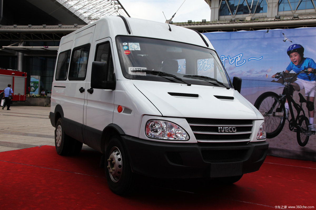 新款依维柯powerdaily