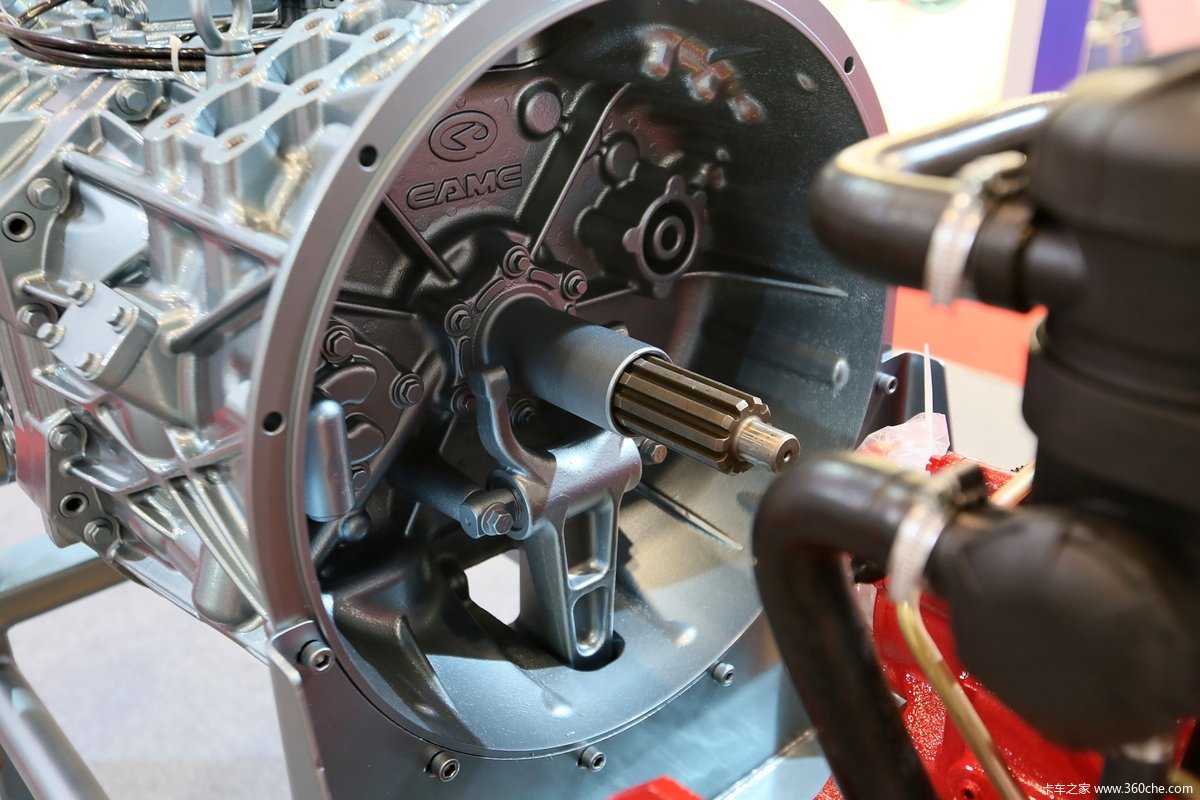 > 2014北京内燃机展 > 华菱星马展台 > 14s or 2250变速箱 7/9