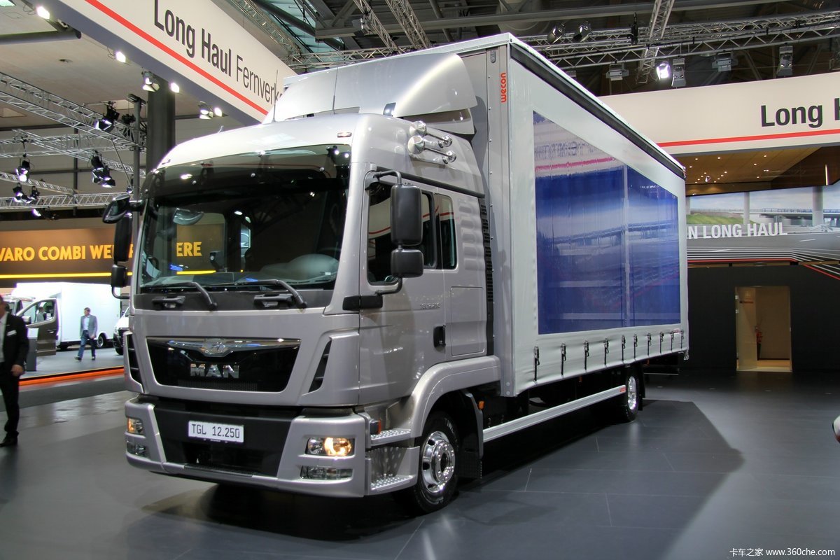 曼tgl 250马力 4x2 厢式载货车