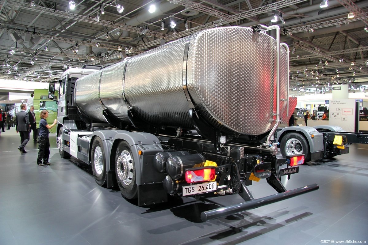 曼tgs 400马力 6x2 罐车