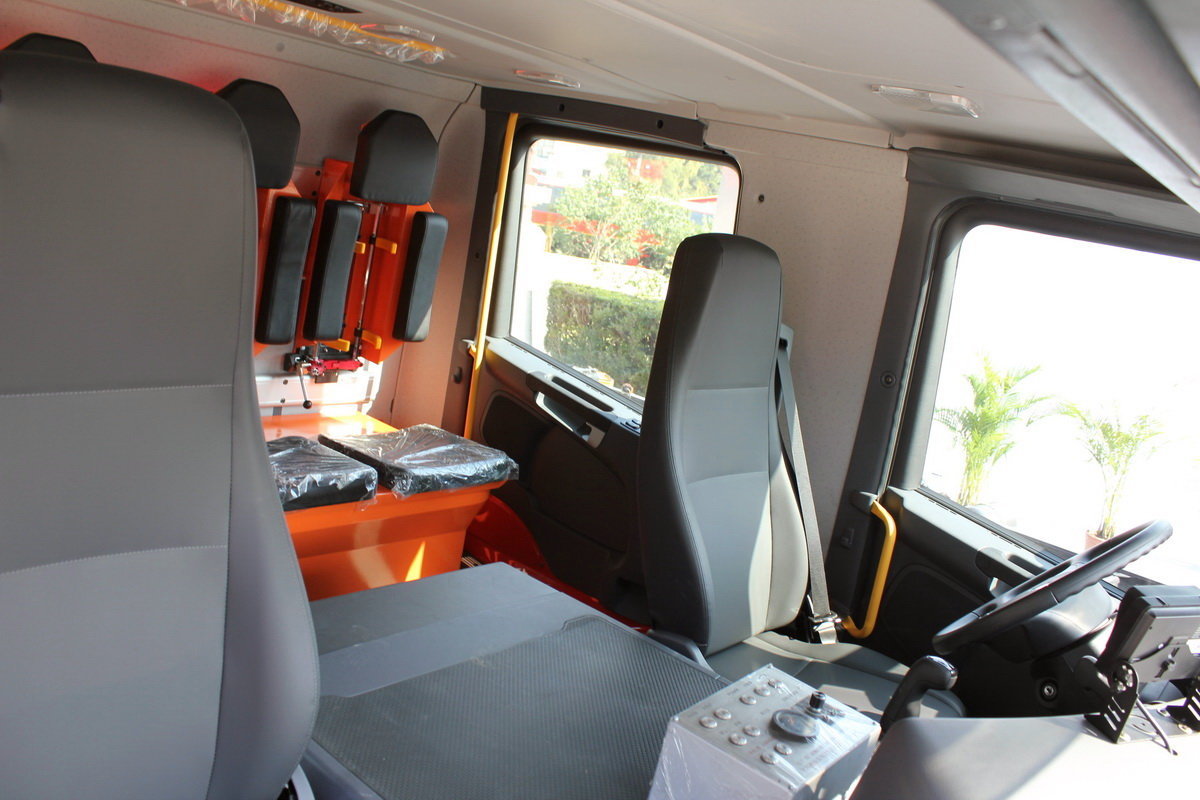 斯堪尼亚p4206x4水罐消防车