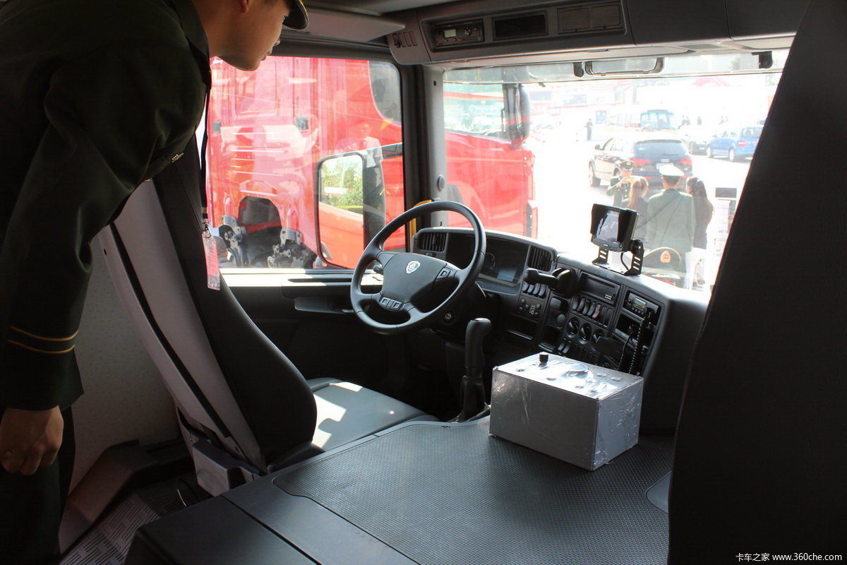 斯堪尼亚p4206x4水罐消防车