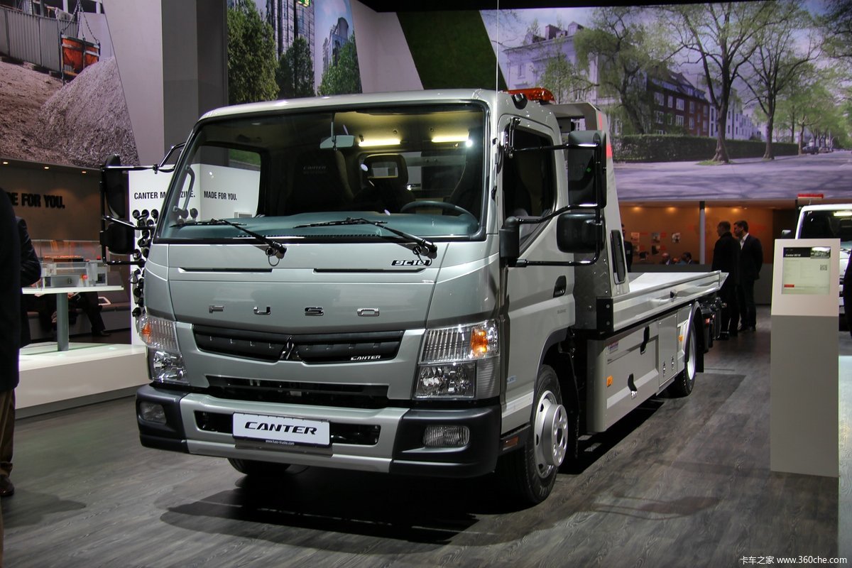 汉诺威车展:扶桑 canter 175马力 4x2 平板车