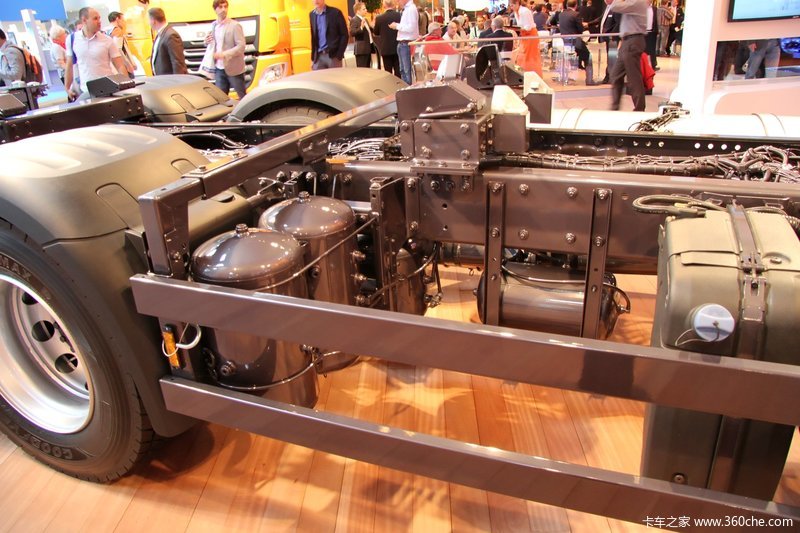 汉诺威车展:达夫 xf 440马力 6x4 牵引车