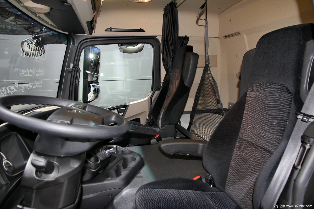 汉诺威车展:奔驰 actros 1840 ls 400马力 4x2 牵引车