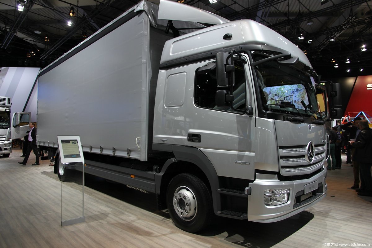 汉诺威车展:奔驰atego 1530 l 300马力 4x2 厢式载货车