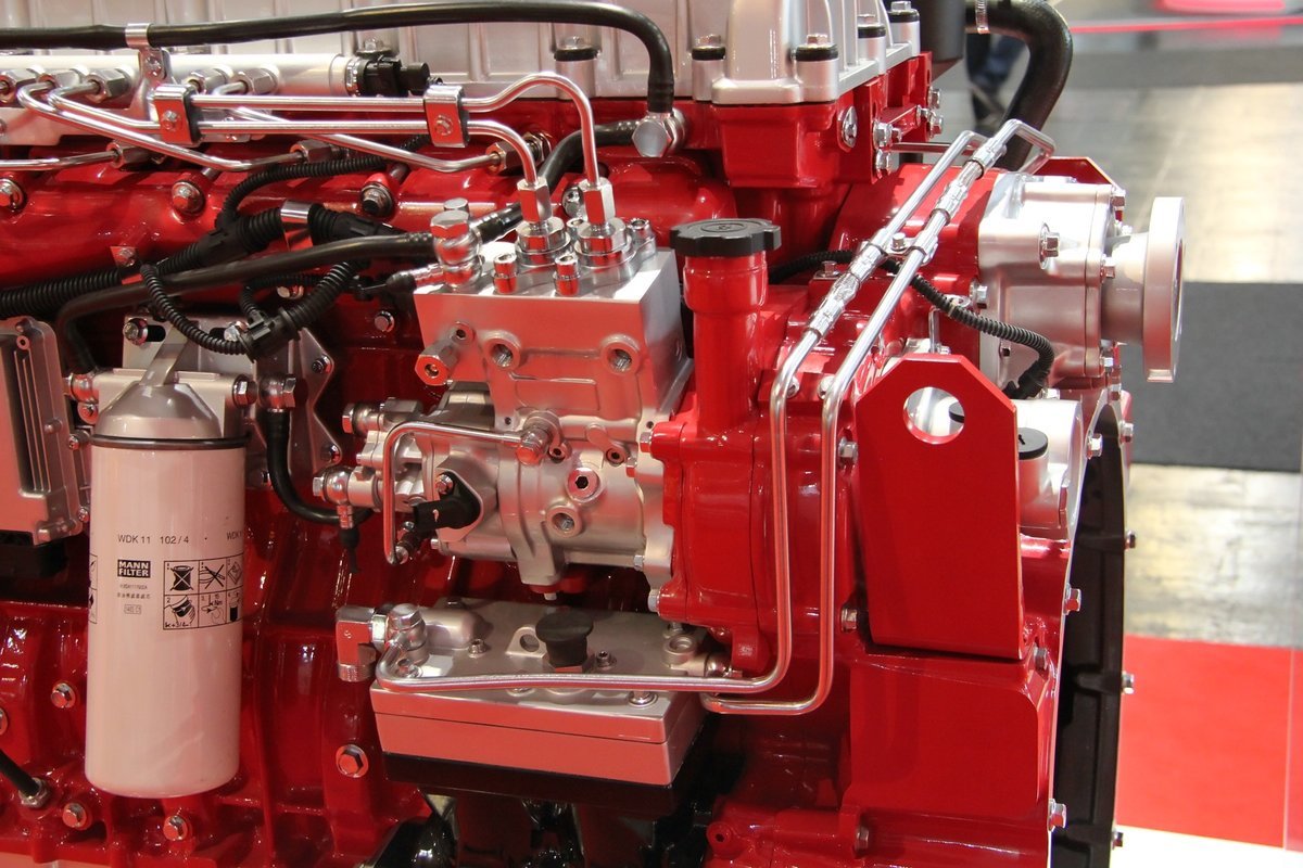 汉诺威车展华菱cm6d18系列发动机