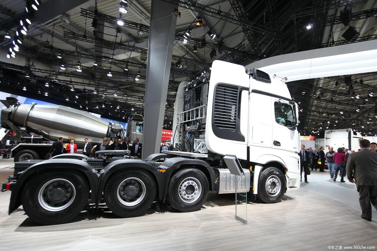汉诺威车展:奔驰 actros 4163 8x4 630马力 大件牵引车