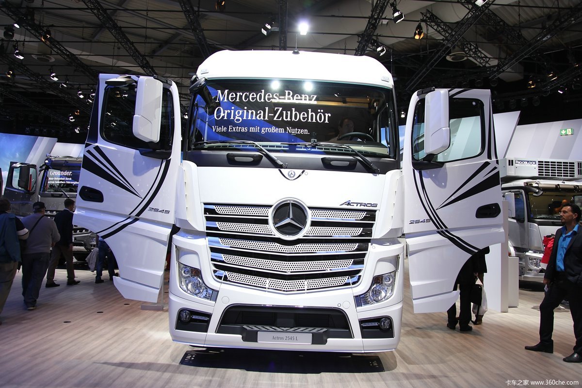 汉诺威车展:奔驰 actros2545l 450马力 6x2 牵引车