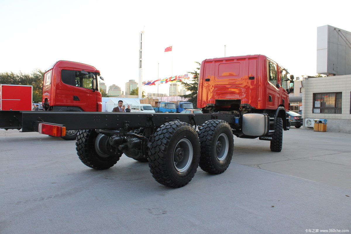 斯堪尼亚 p420 6x6消防车底盘