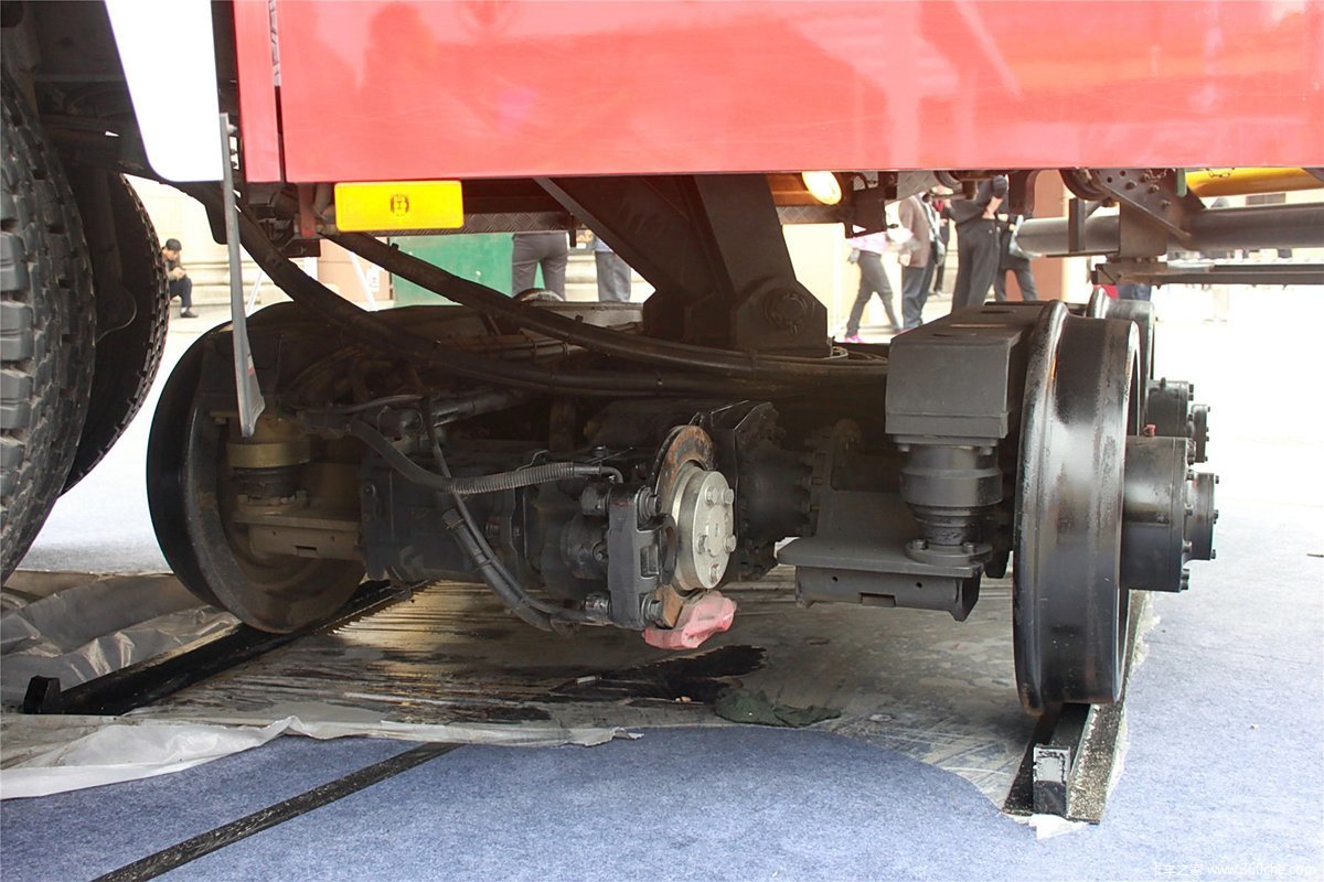 【图】安普曼恩6x4轮轨两用车_卡车之家