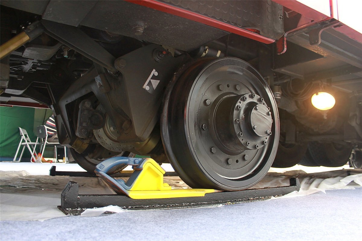 【图】安普曼恩6x4轮轨两用车_卡车之家