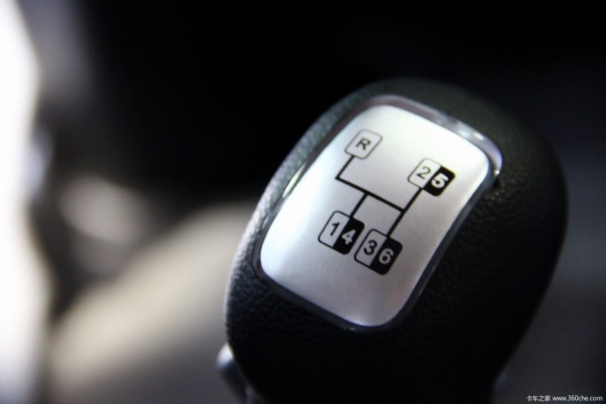 广州车展四川现代展台 四川现代创虎p410 8x4载货车文章频道: 产品库