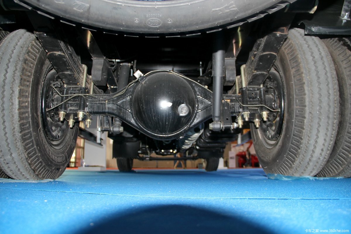 中集425米五十铃底盘厢式轻卡