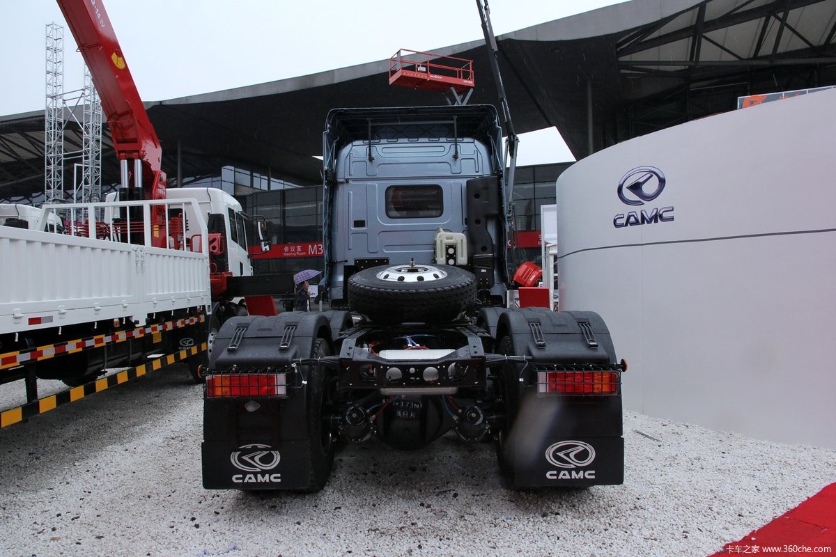 华菱星凯马6x4460马力牵引车