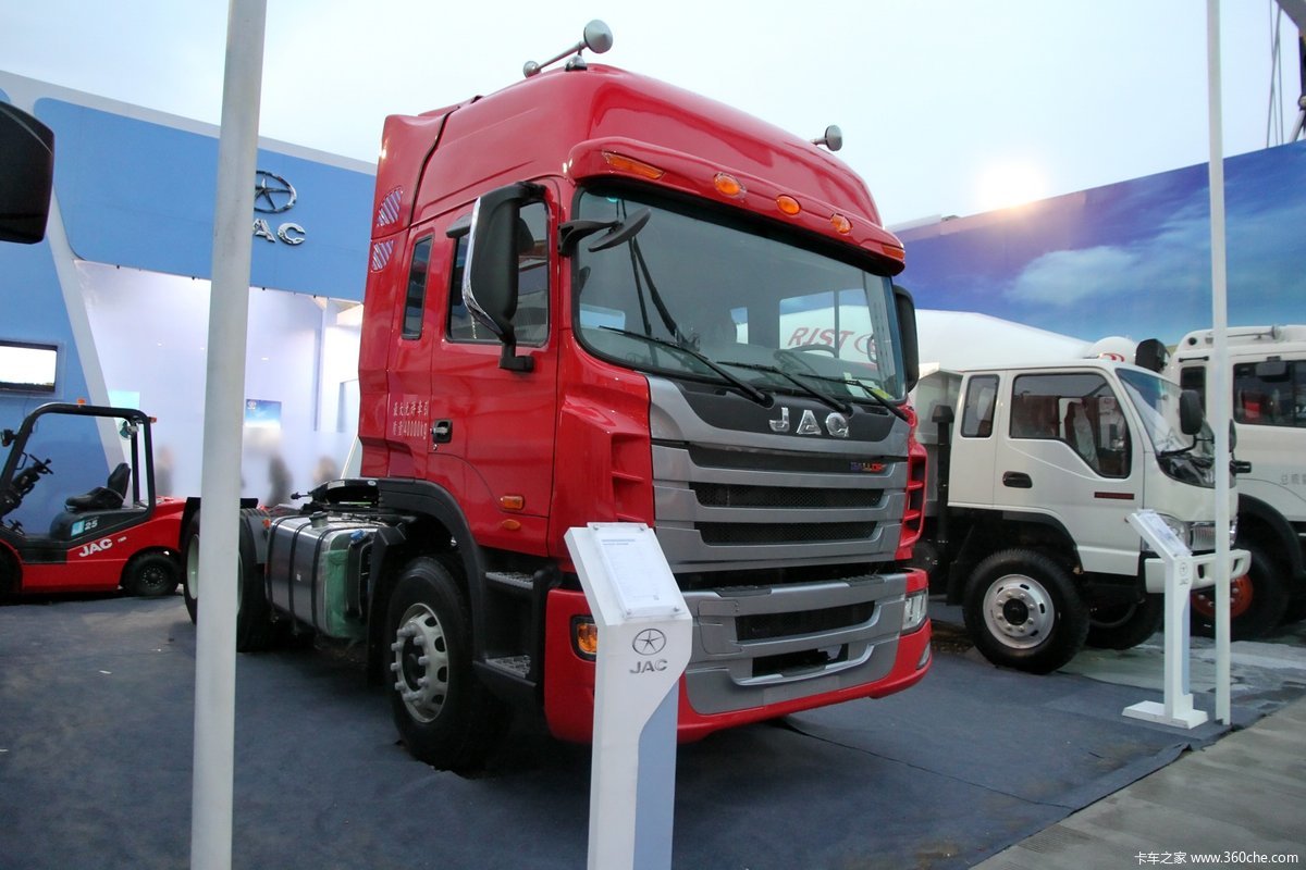 江淮格尔发6x4336马力牵引车