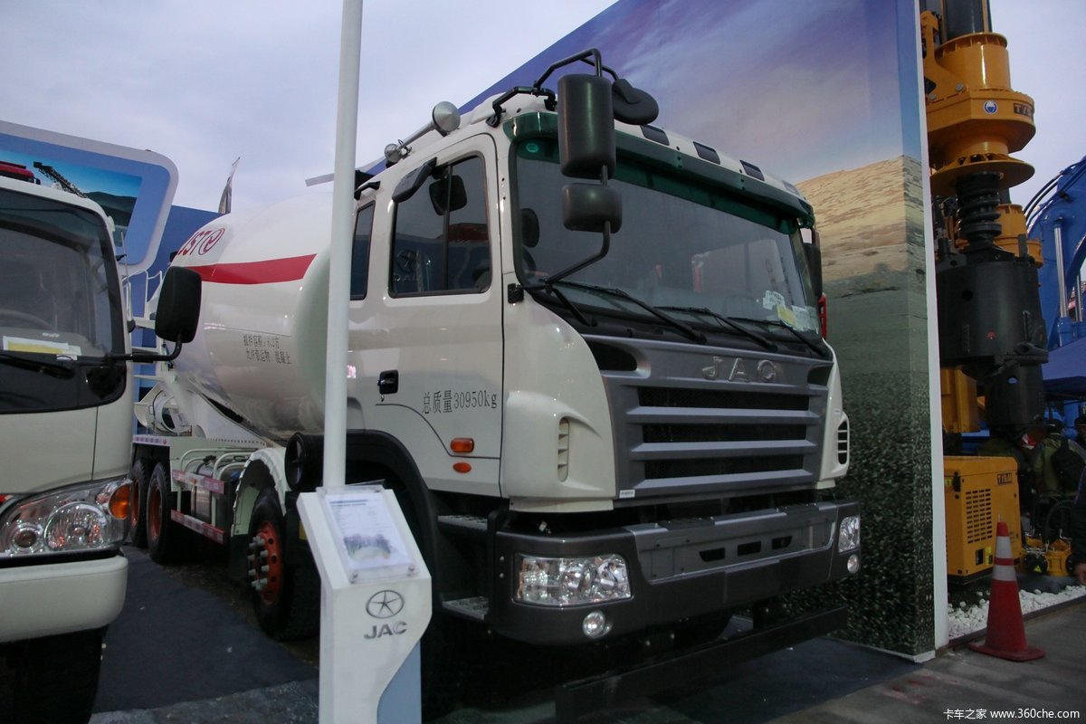 江淮格尔发 8x4 375马力 搅拌车