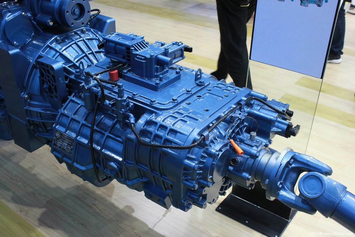 汽车起重机动力总成