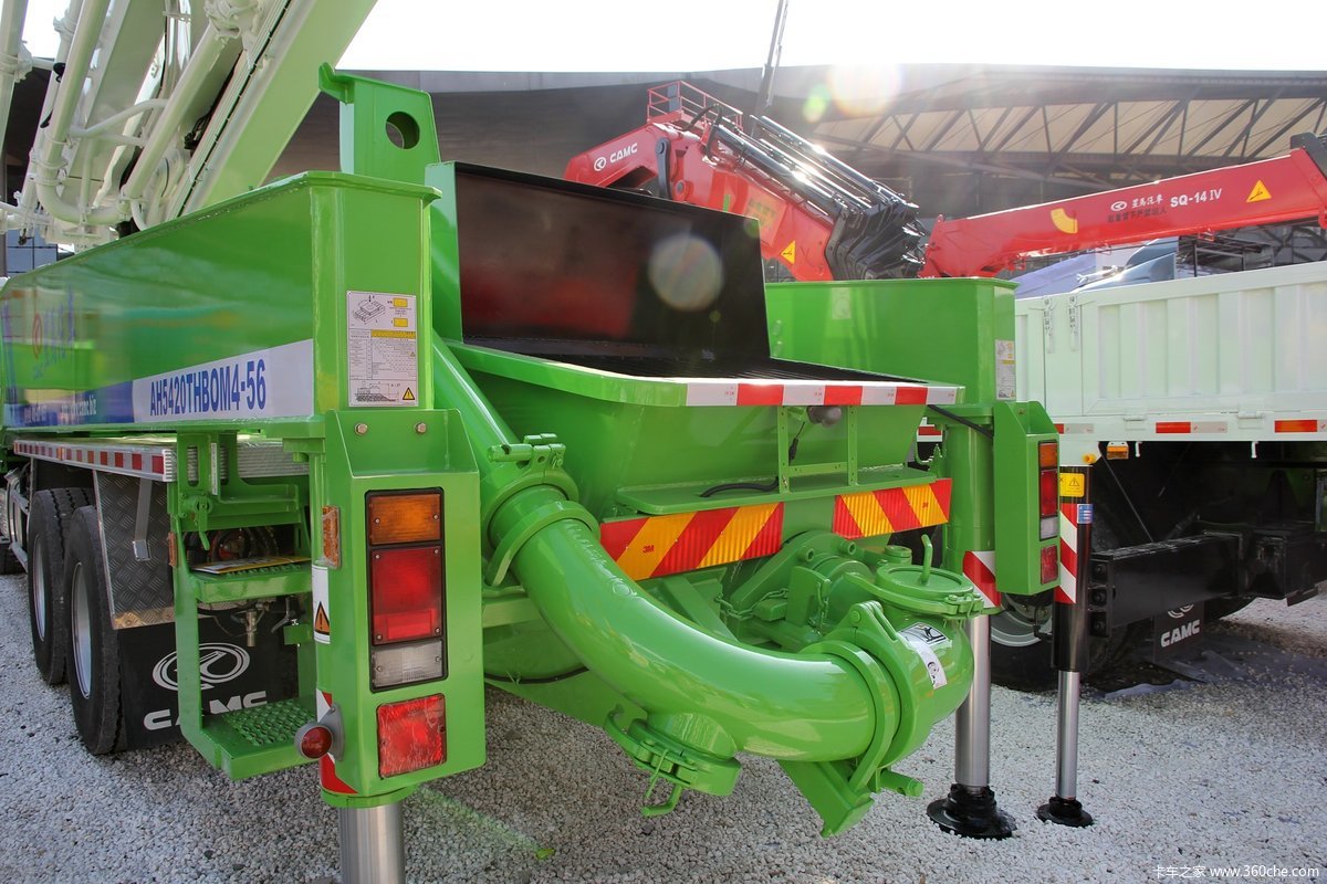 华菱星马8x456米混凝土泵车