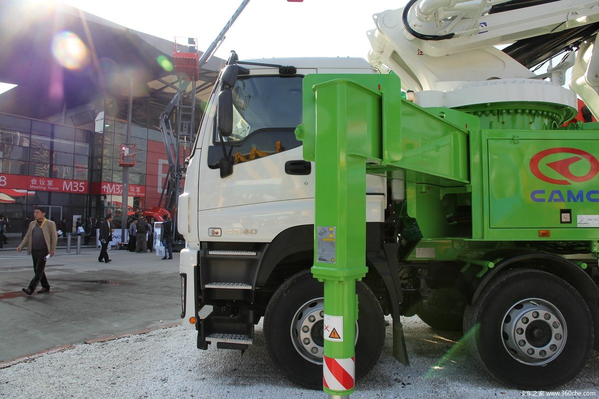 华菱星马8x456米混凝土泵车