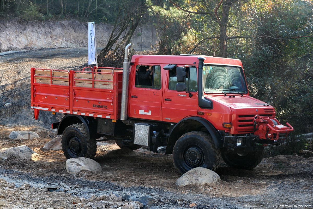 乌尼莫克6x6越野卡车图片