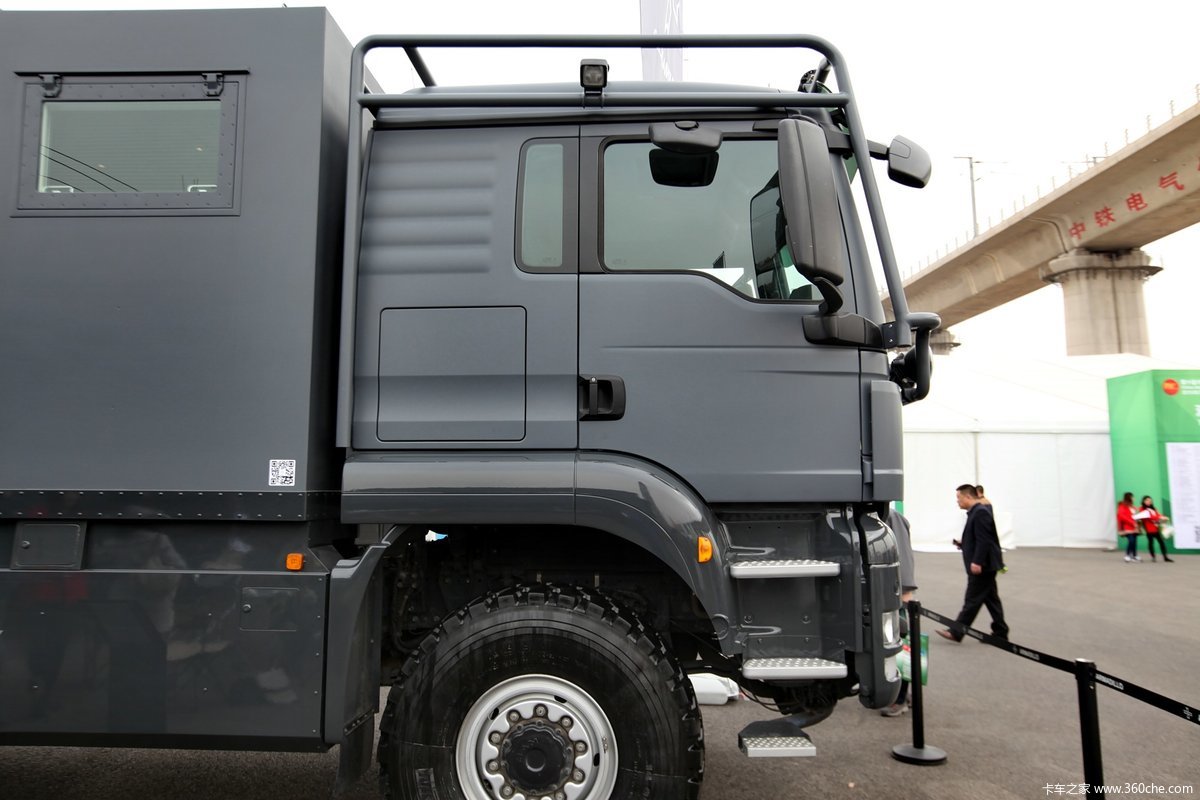 阿莫迪罗远征者越野房车曼tgs6x6