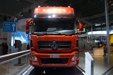 [图]现代商用车东风天龙6x4牵引车 420马力_车展图片_卡车之家
