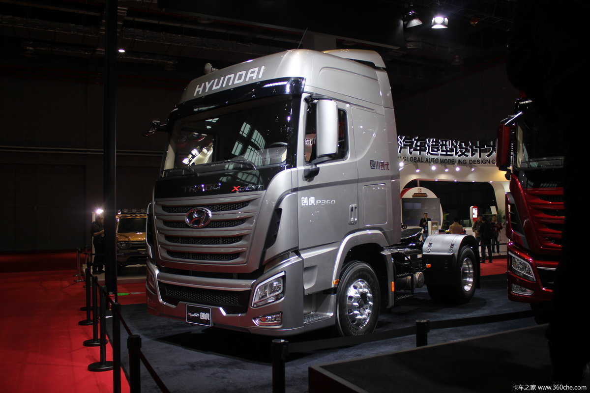 四川现代创虎360马力4x2牵引车