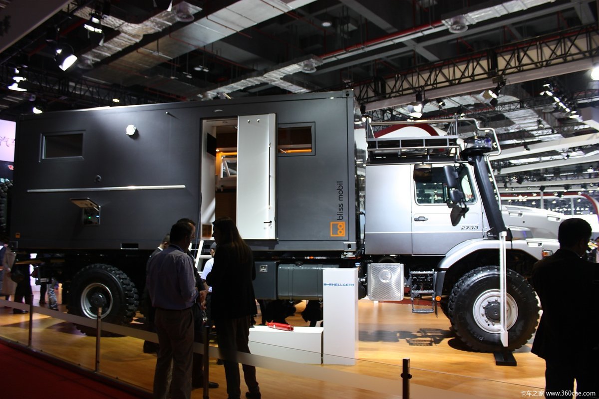 奔驰zetros2733越野房车