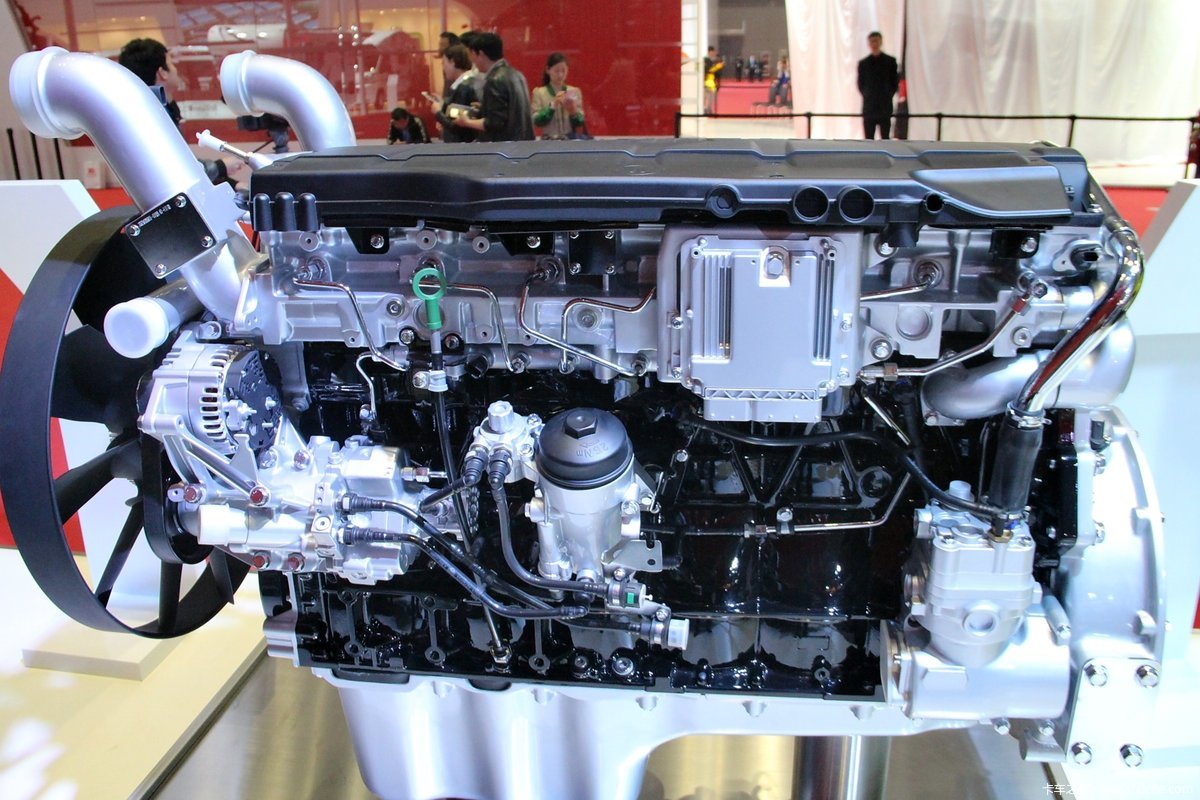 中国重汽 mc13 国五发动机