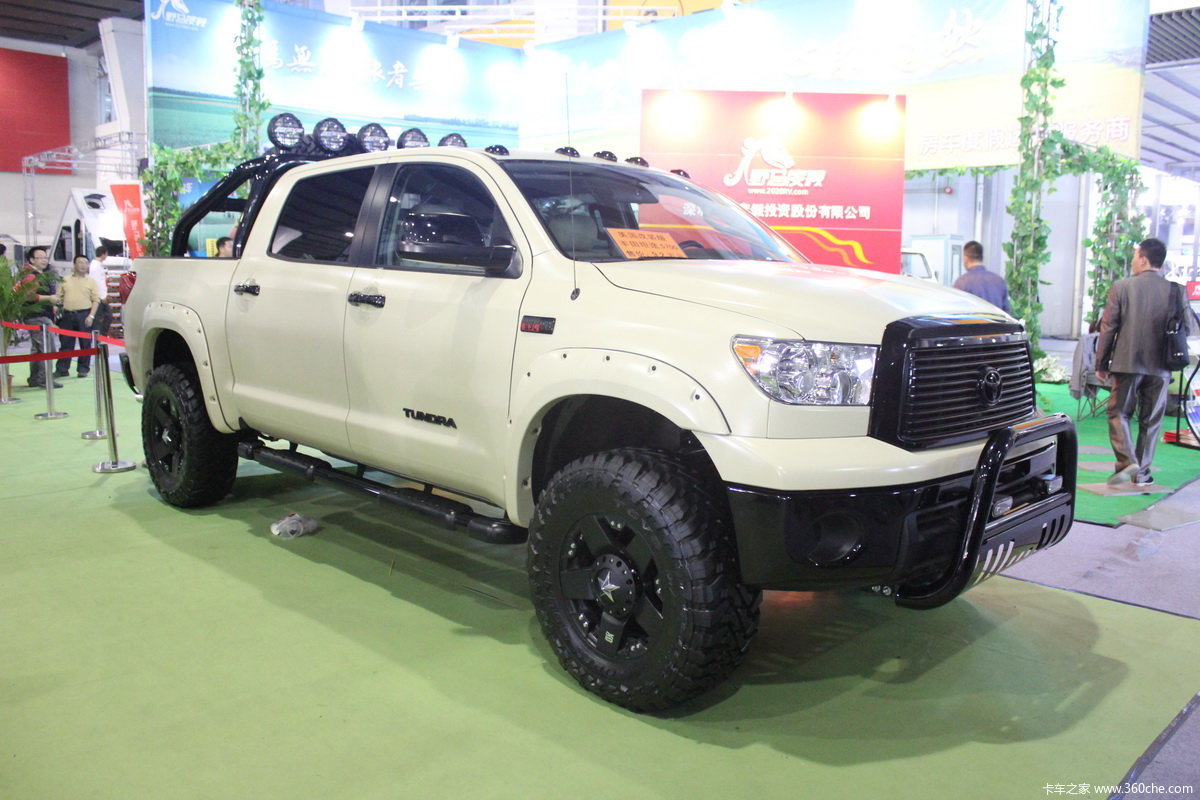 丰田 坦途5700 v8 皮卡