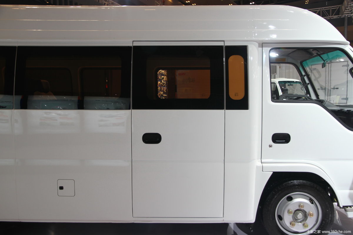 重庆车展:庆铃 五十铃100p 都市物流车