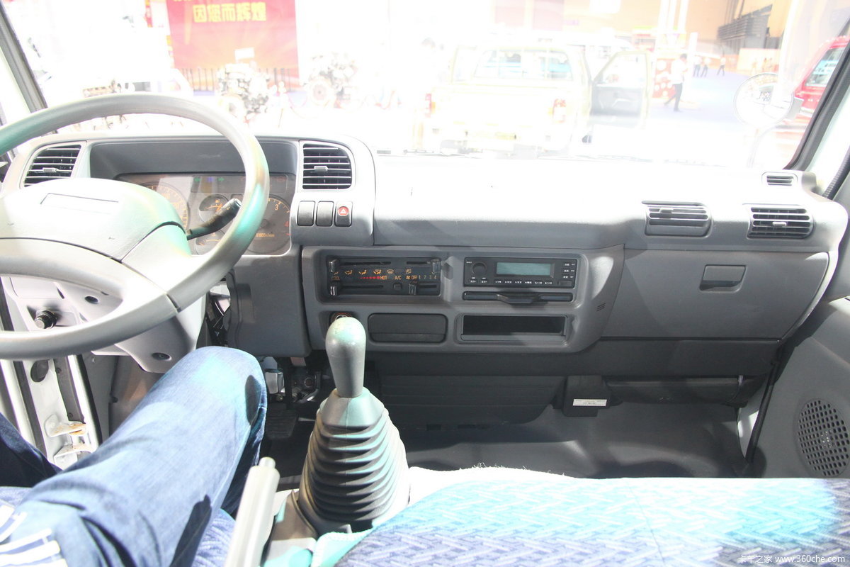 重庆车展:庆铃 五十铃100p 都市物流车