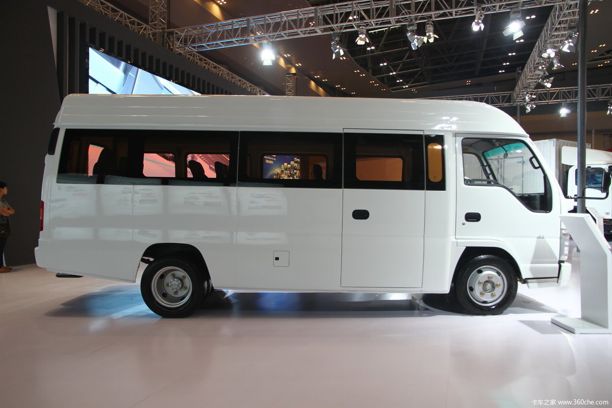 重庆车展:庆铃 五十铃100p 都市物流车