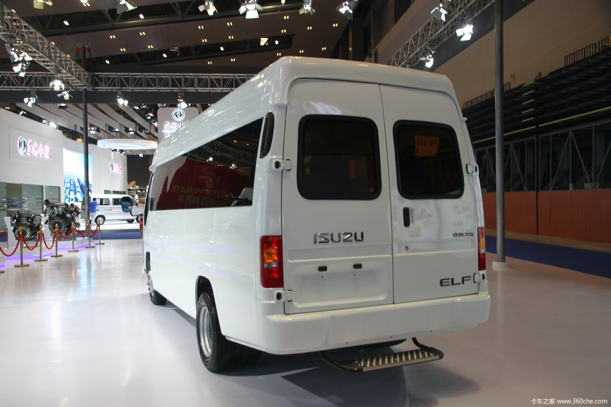 重庆车展:庆铃 五十铃100p 都市物流车