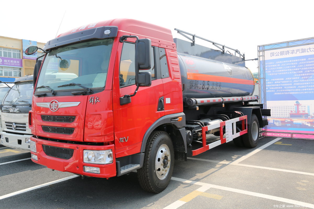 湖北力威化工液体运输车