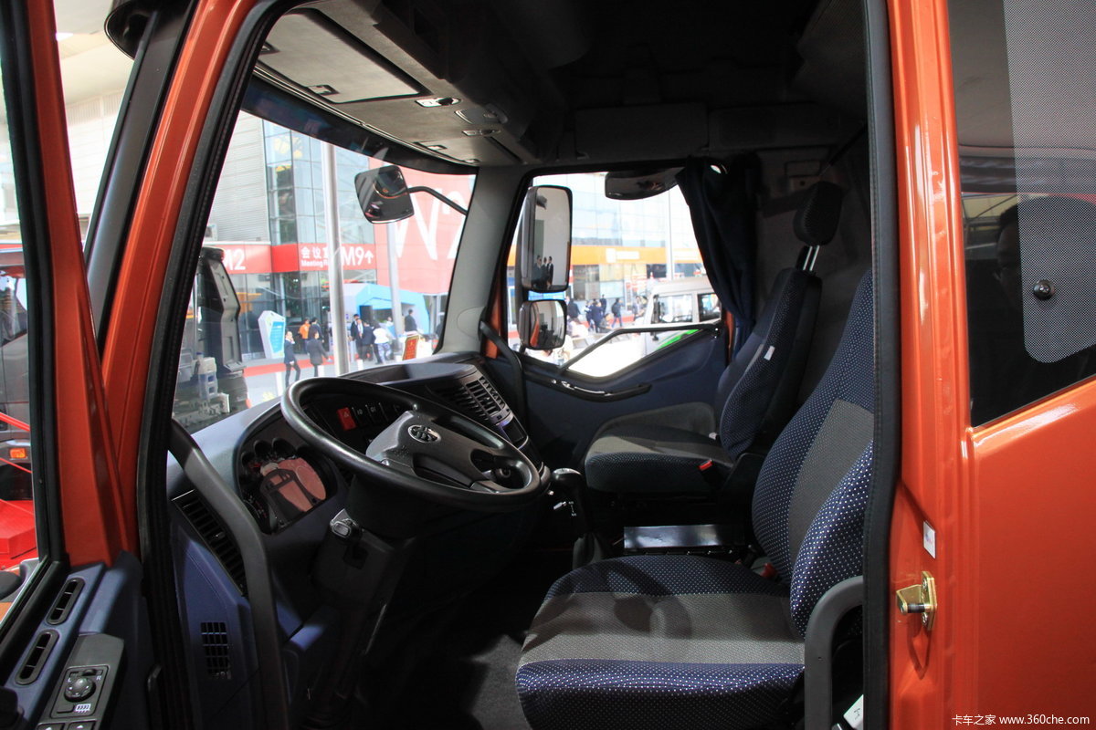 解放j6h平地板牵引车