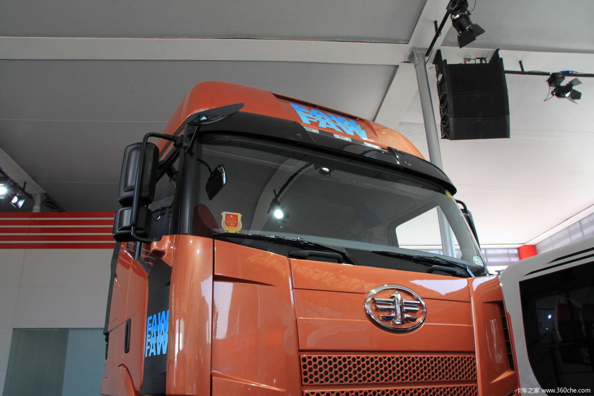 解放j6h平地板牵引车