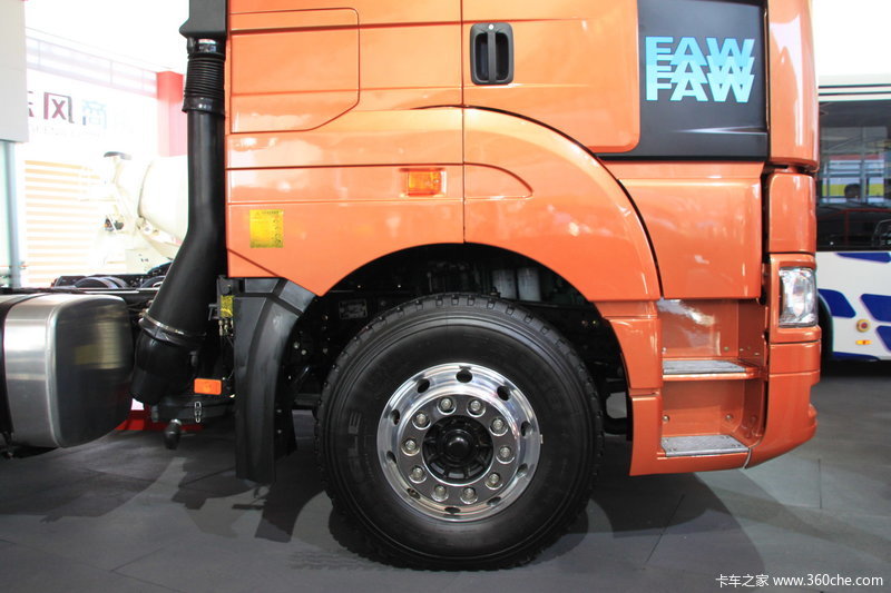 解放j6h平地板牵引车