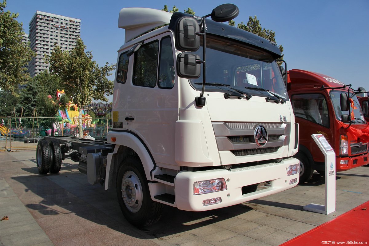 2015济南卡车展中国重汽展台