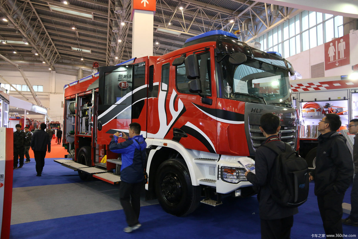 2015消防展联合卡车多功能城市主战消防车