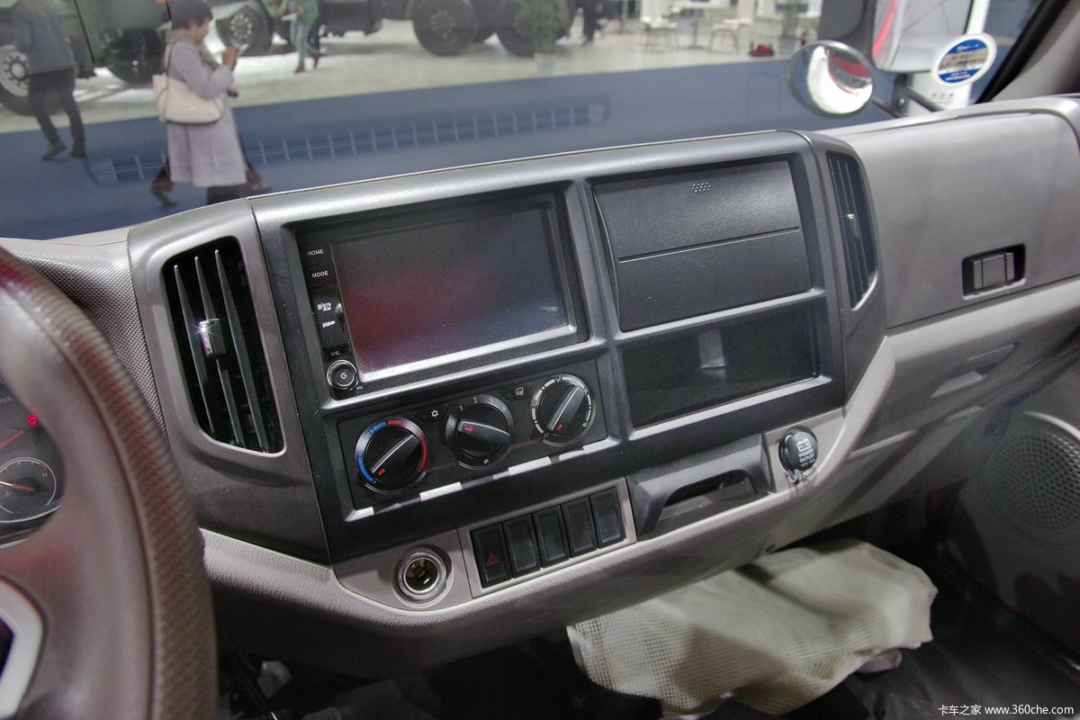 福田欧马可1系 141马力 4x2 轻卡