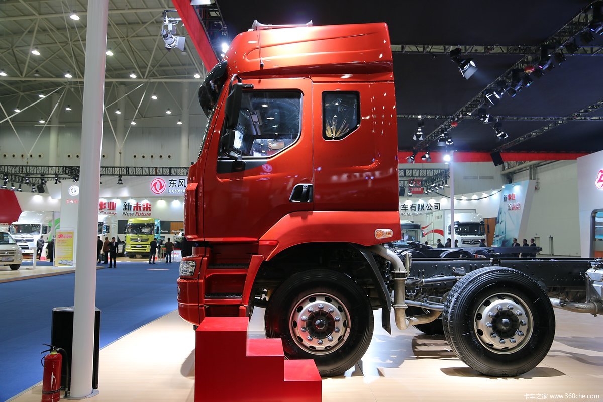 东风柳汽乘龙m5350马力6x4牵引车