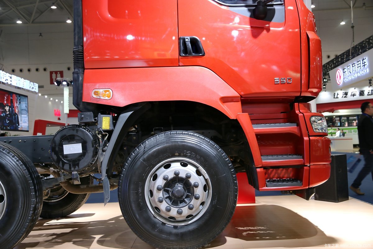 东风柳汽乘龙m5350马力6x4牵引车