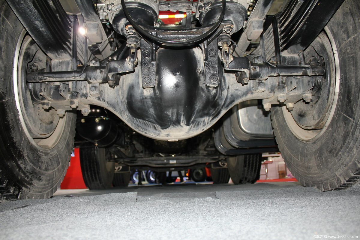 红岩杰卡390马力6x4牵引车