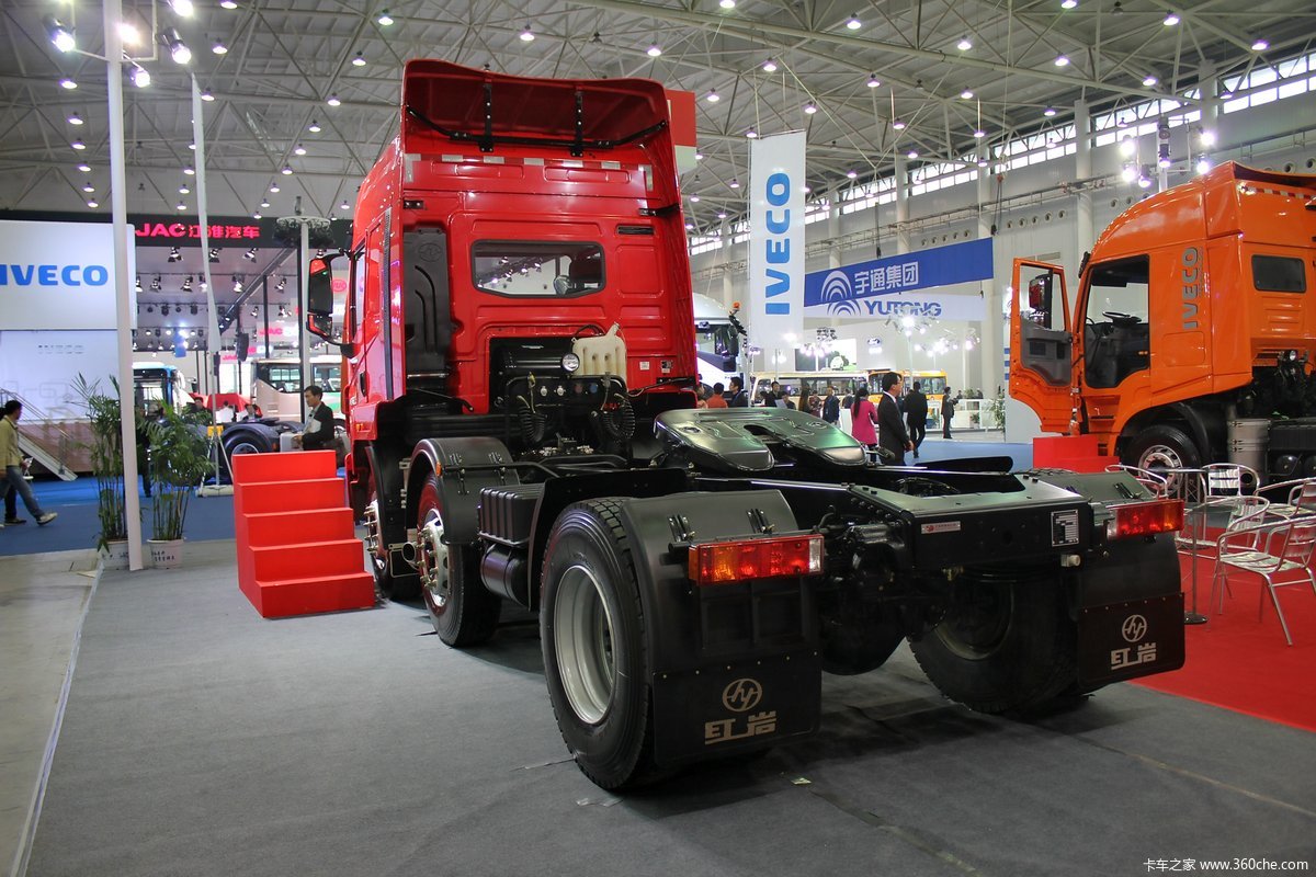 红岩杰卡 390马力 6x4 牵引车