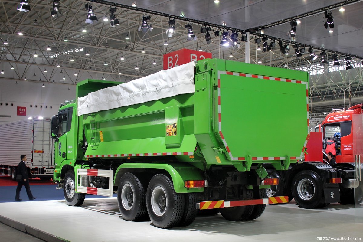 欧曼gtl 9系 336马力 6x4 城建渣土车