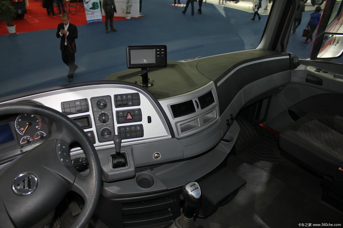 欧曼gtl奔驰动力430马力6x4牵引车