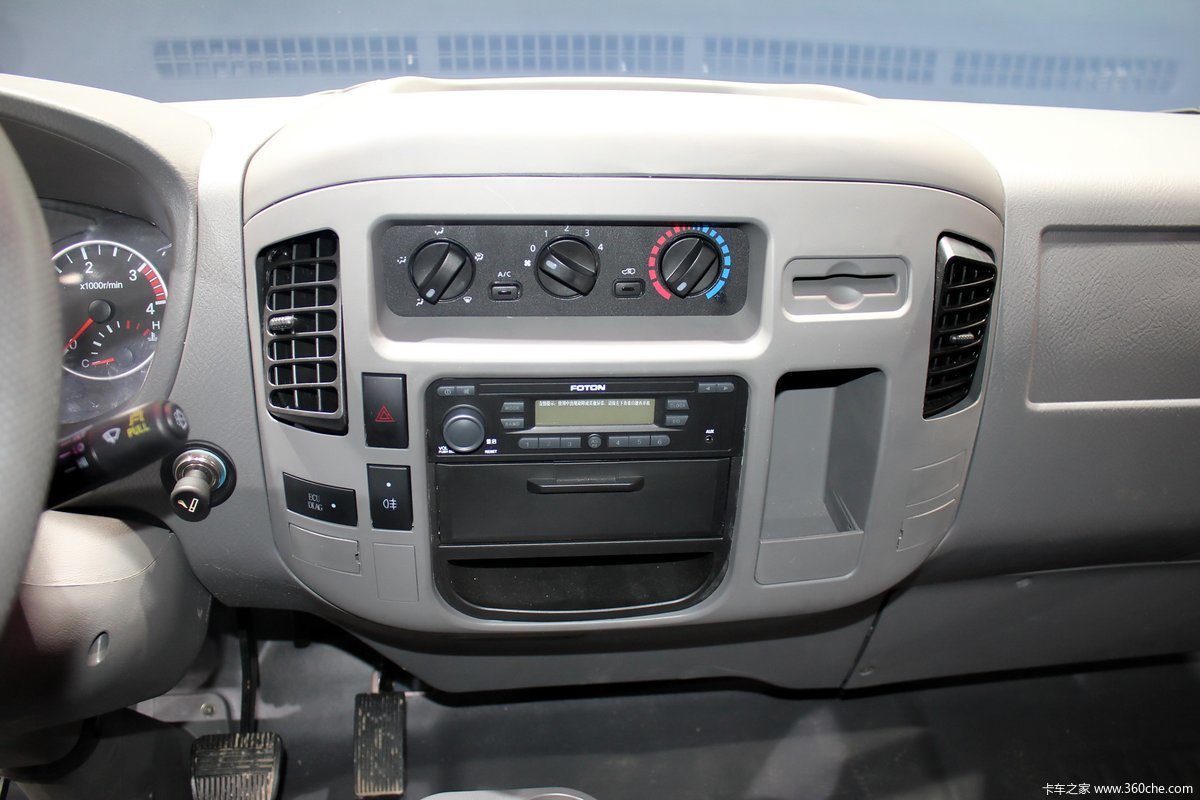 福田欧马可3系 141马力 4x2 厢式轻卡